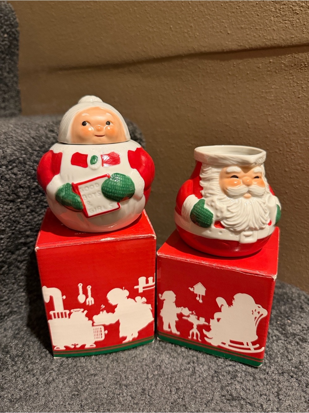 AVON Vintage Santa Claus Creamer and Mrs. Claus Sugar Bowl w/Lid Set 1983